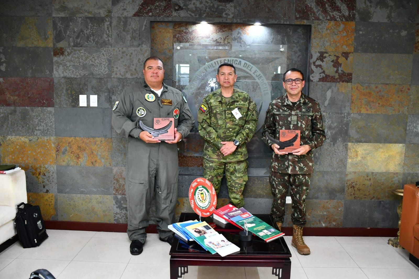 DCEM-visita-militar-brasil-2025-05